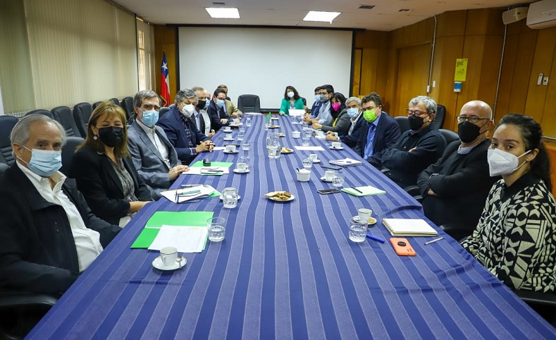 Ministro Valenzuela con gremios del agro