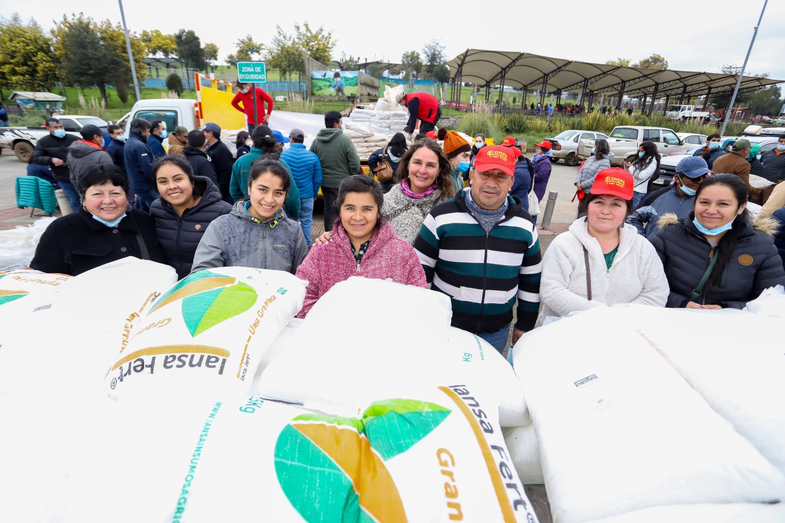 Fertilizantes para Chile: Gobierno inicia entrega de 12 mil toneladas con una inversión de $14 mil millones para beneficiar a cerca de 71 mil agricultores