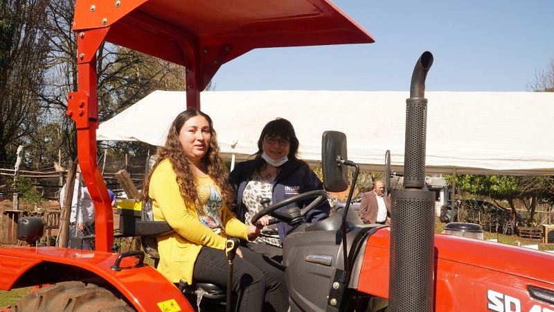 Tractor Agrupación Newen Zomo