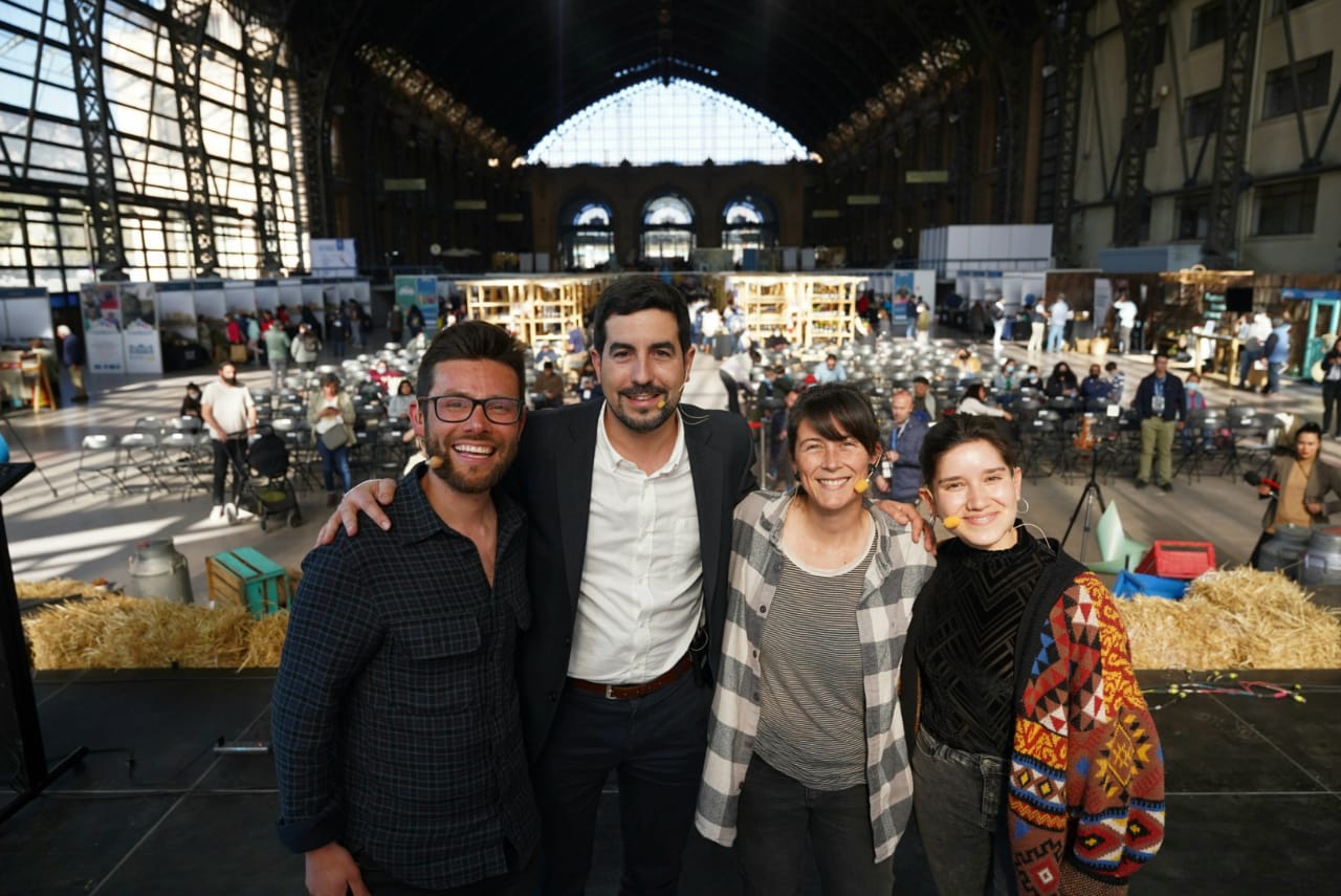 Oscar Contreras, Santiago Rojas, Winifrede Walbaum y Camila Pinto 