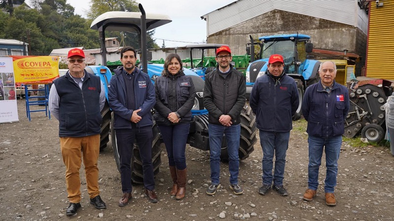 Entrega Tractor Pequeños Ganaderos Palena-1Portada