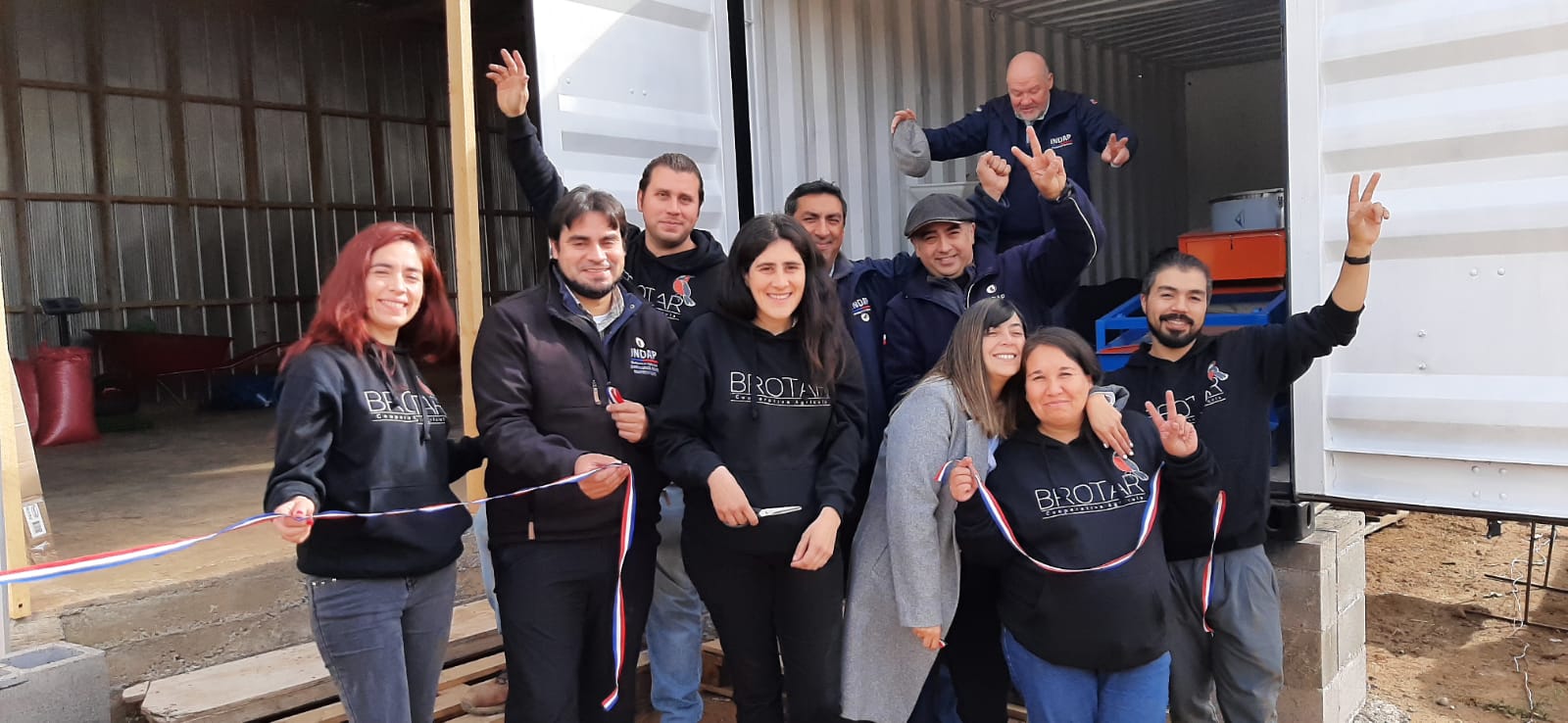 Jóvenes de Cooperativa Campesina Brotar inauguraron maquinaria para elaboración de alimento para aves en Maule