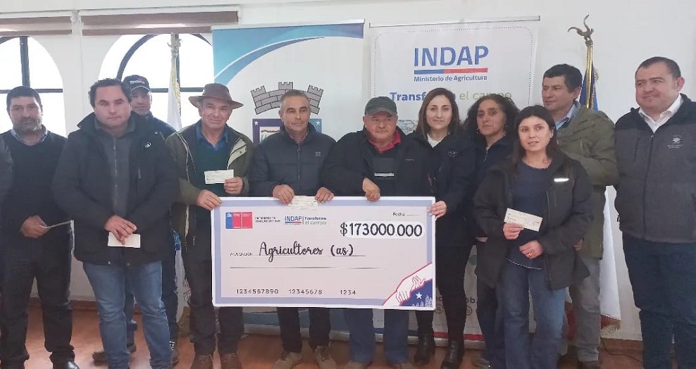 Entrega incentivos de praderas y cultivos tradicionales en Curepto