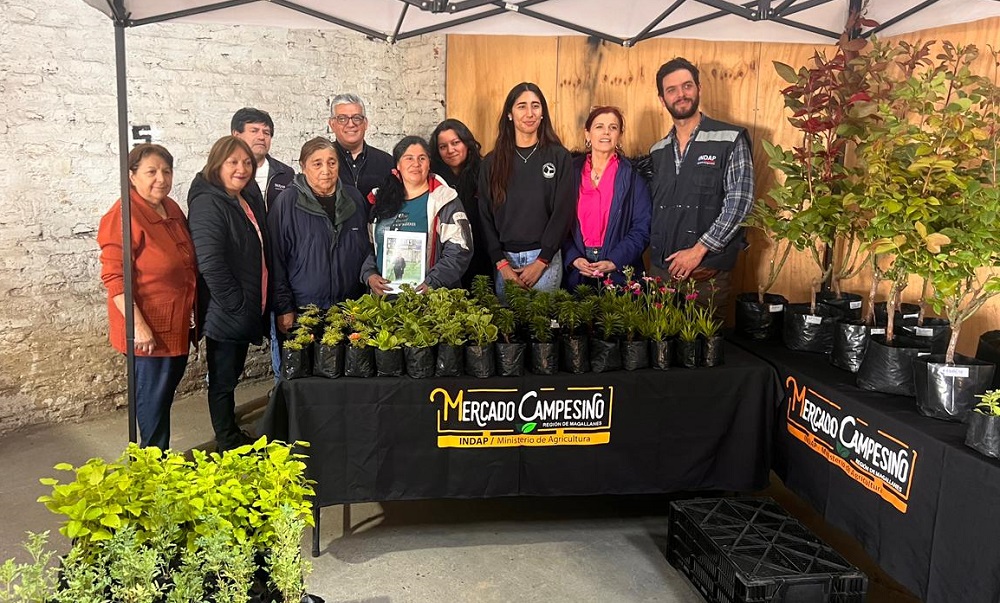 Mercado Campesino en bodega de Indap en Punta Arenas