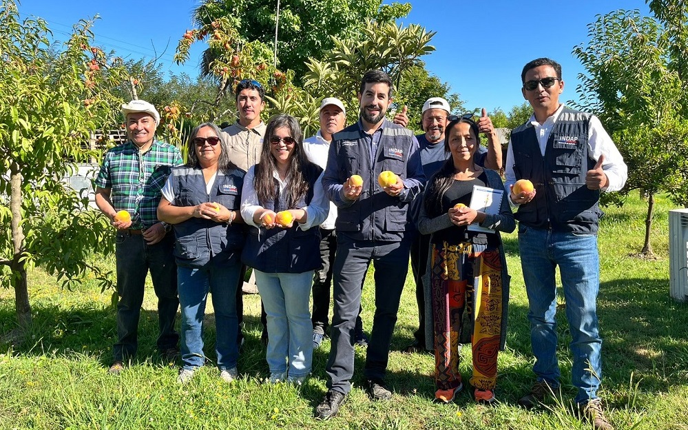 Santiago Rojas con productores de Olivar