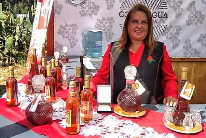 Emiliana Silva Ibarra - licor de rosas