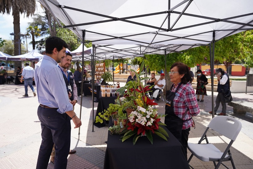 Santiago Rojas recorrió el Mercado Campesino de Calle Larga