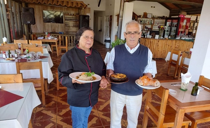 Restorán El MIrador del Totoral - Manuel Rojas y Rosa Castañeda