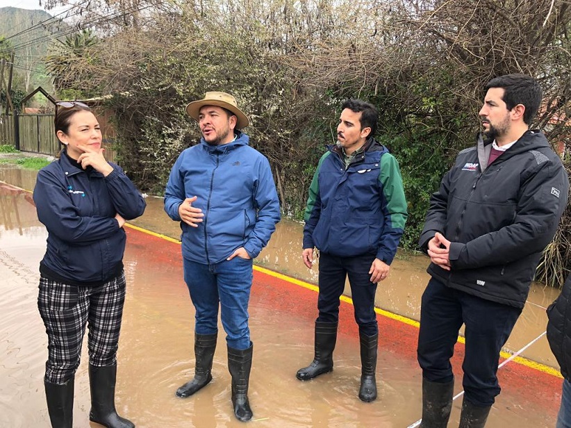 En la imagen la seremi de Agricultura Nathalie Joignant y el director nacional de INDAP Santiago Rojas y el alcalde de Paine Rodrigo Contreras