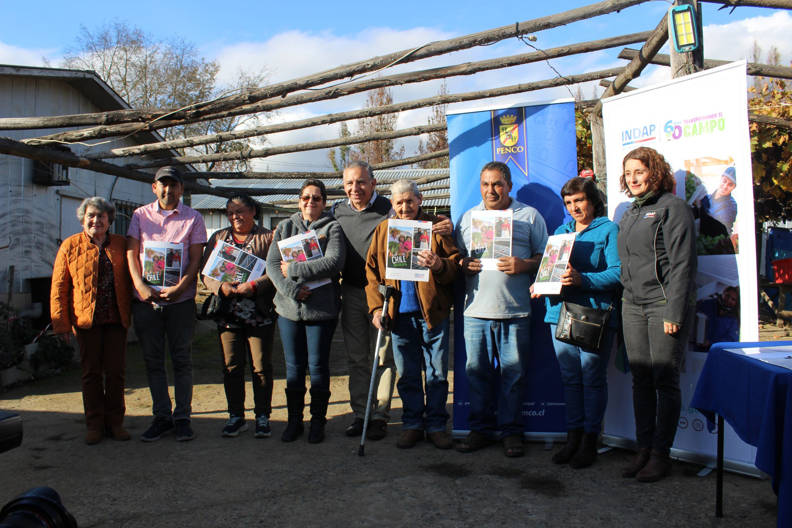 Agricultores de INDAP afectados por incendios comenzaron a recibir bonos de reconstrucción en Arauco y Penco  