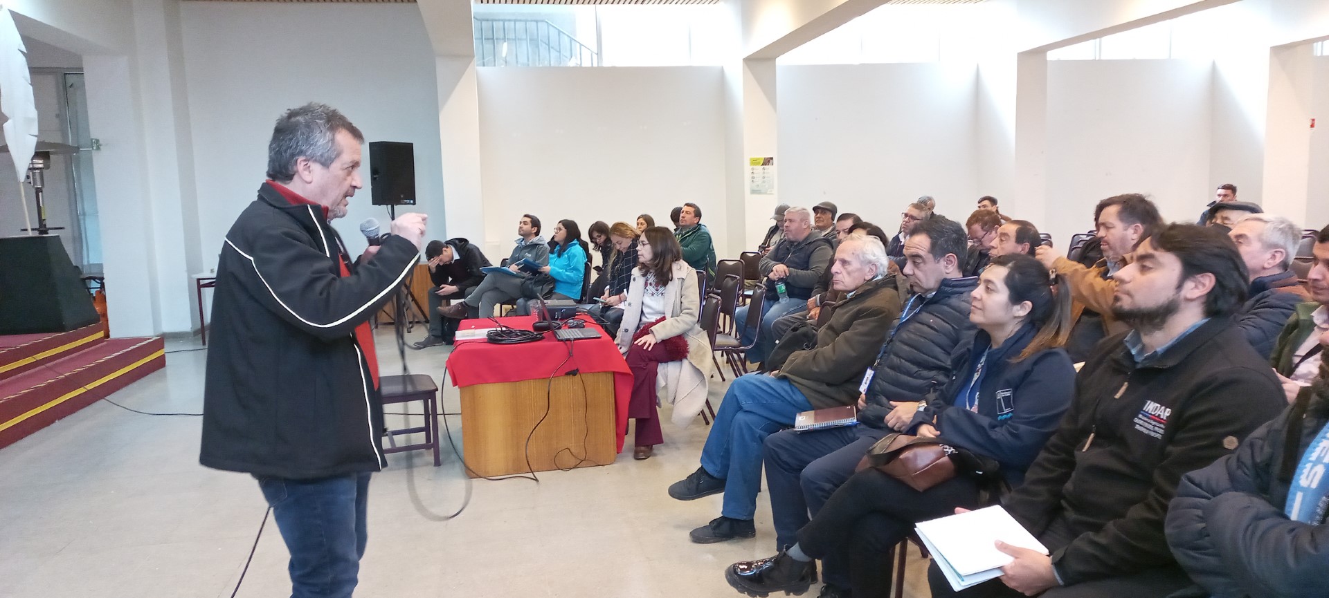 Subdirector de INDAP se reune con productores de vino de regiones del Maule y Ñuble