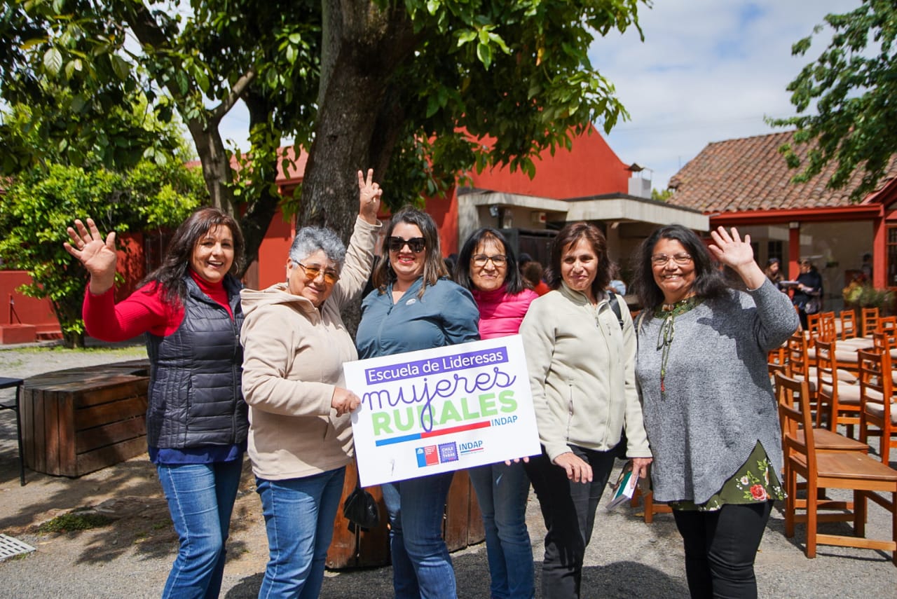Mujeres en el acto de lanzamiento de las Escuelas de Lideresas en San Carlos