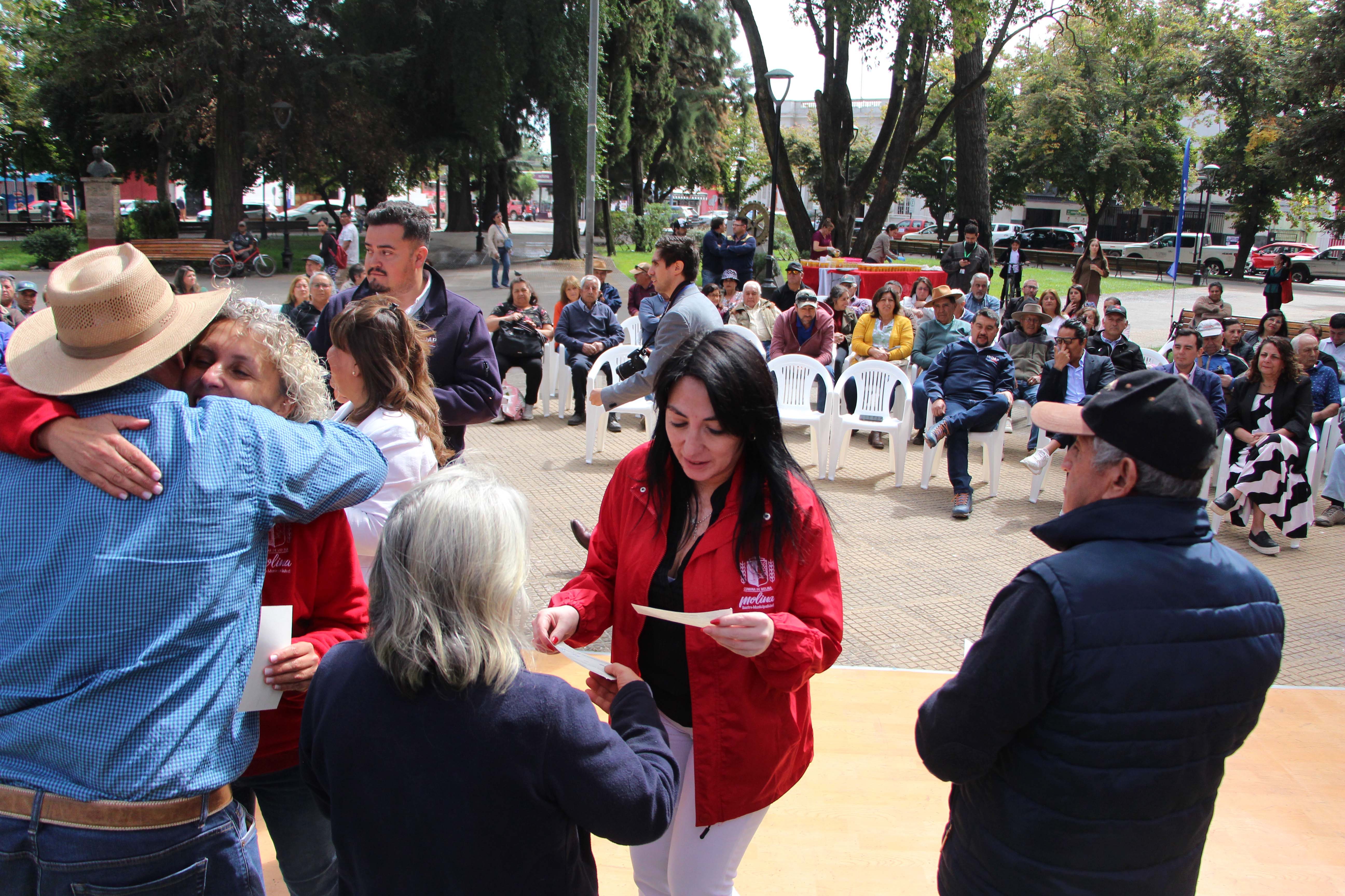 Los bonos se entregaron en tres comunas del Maule