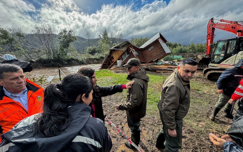 Autoridades en terreno sistema frontal Ñuble