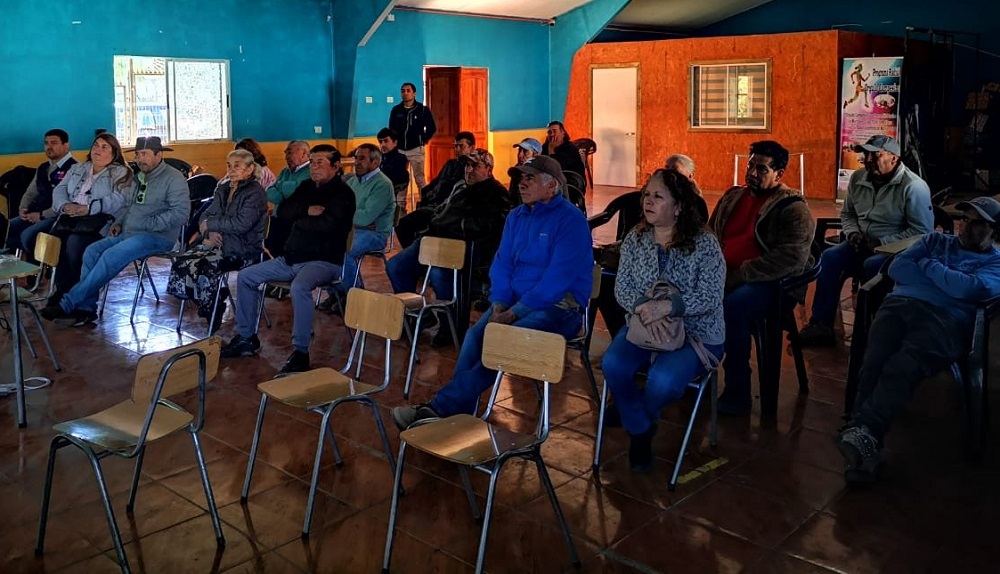 Charla sobre seguros y créditos en Monte Patria