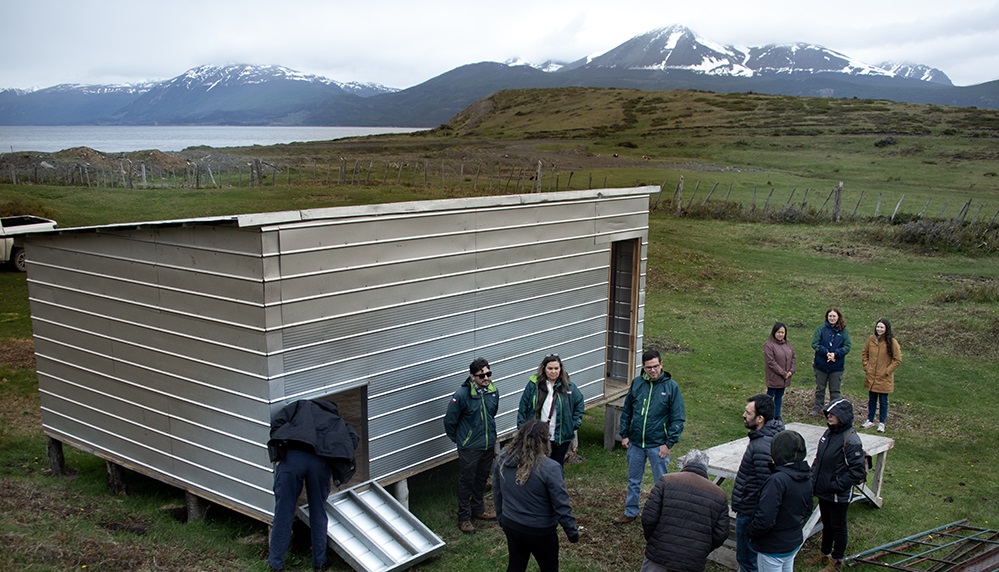 Inauguración de gallinero en Isla Picton