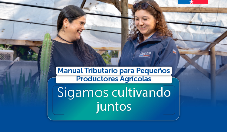 Agricultora junto a funcionaria INDAP revisando cultivo de hortalizas para la difusión del Manual Tributario INDAP y SII.