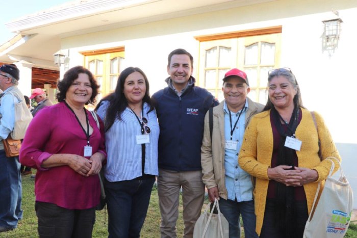 Director de INDAP O'Higgins con agricultoras agroecológicas