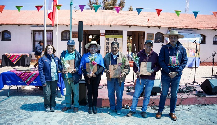 La presidenta del CAR INDAP Arica y Parinacota, Margot Ríos Mamani comentó que “es un orgullo para nuestra región aportar a la Agricultura Familiar Campesina Indígena. Como región contribuimos a la seguridad y a la soberanía alimentaria”. Además, dijo estar “agradecida de INDAP por todo el apoyo que da a las campesinas y campesinos para poder seguir avanzando con identidad”.