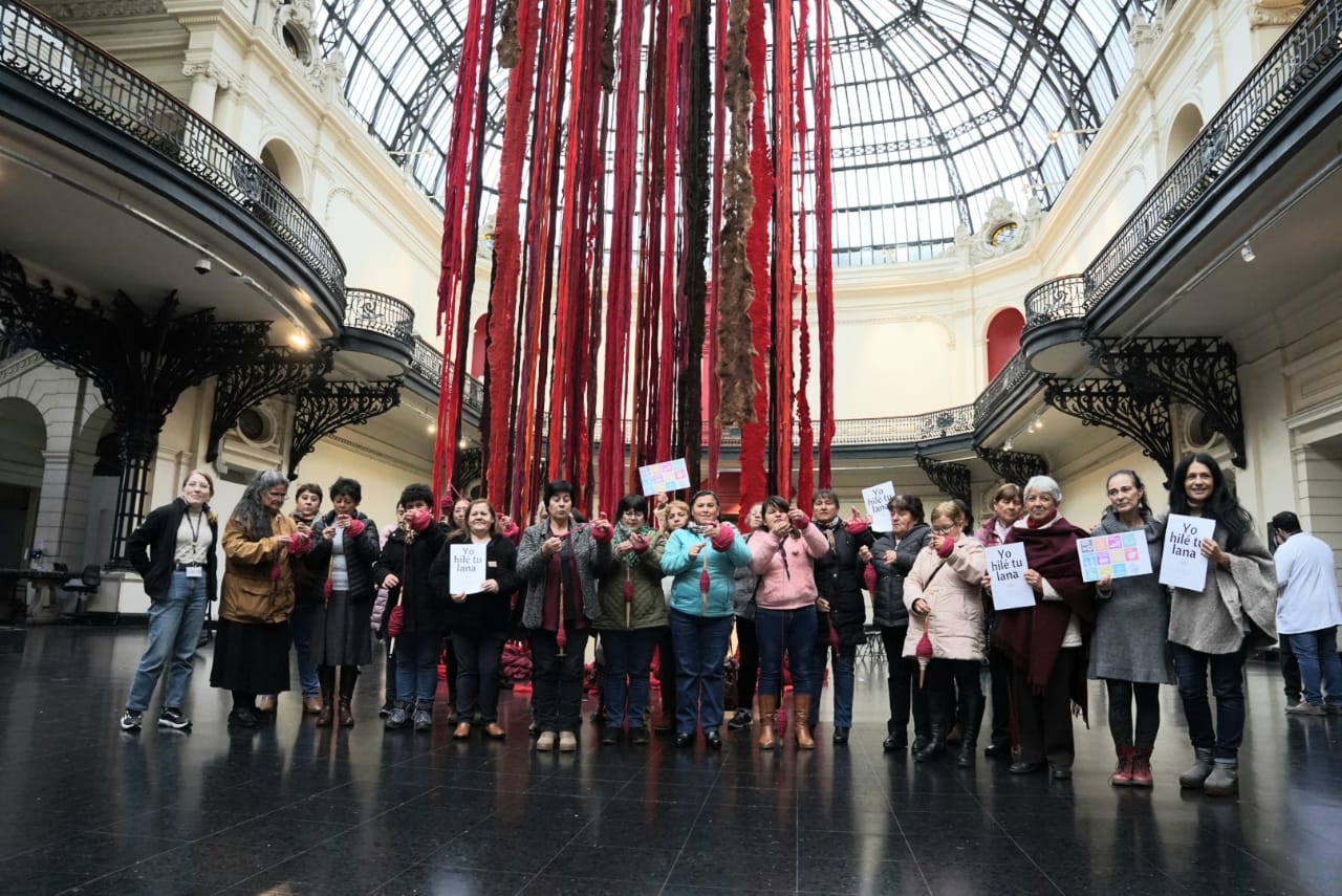 Artesanas del Maule visitaron el Museo Nacional de Bellas Artes