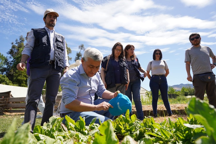 El subsecretario Guajardo, Santiago Rojas y el equipo que acompañó la visita